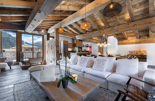 Val-d'Isere Apartment | Quiet duplex with parking and WiFi in Val d'Isère