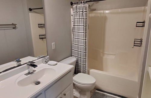 Rosewood House | Quiet family home located close to everything that Columbia has to offer.