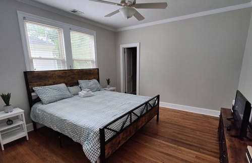 Rosewood House | Quiet family home located close to everything that Columbia has to offer.