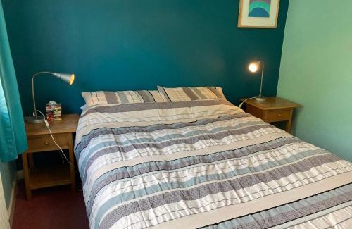 Thornton-Cleveleys Apartment | Quiet flat with parking