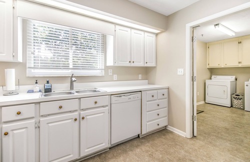 Gainesville House | Quiet Gainesville 3BR 2BA - Extended Stay