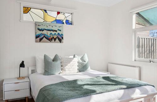 North Shore House | Quiet Geelong Getaway I Bay views