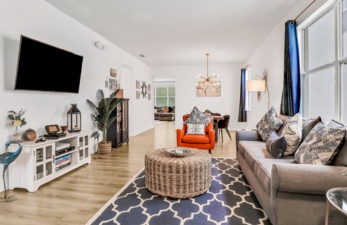 Windwood Bay House | Quiet home with pool & 13 miles to Disney - snowbirds welcome