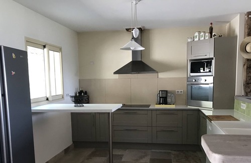 Altillac House | Quiet house with a view