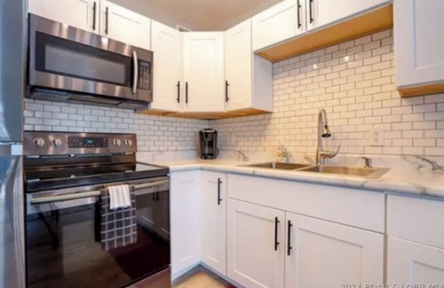 Osage Beach Condo | QUIET LAKEFRONT RESORT SUPER CLEAN CONDO 1 MILE FROM MARGARITAVILLE.