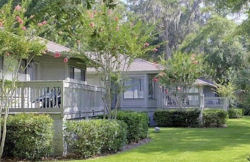 Shipyard Plantation Cottage | Quiet living by the beach! Everything you need to enjoy your vacation!