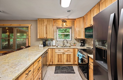 Gatlinburg - Pigeon Forge Ski Chalet | Quiet Mountain Cabin-Pool-Hot Tub-Huge GameRoom-Pet Friendly-Home Away From Home