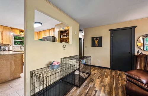 Gatlinburg - Pigeon Forge Ski Chalet | Quiet Mountain Cabin-Pool-Hot Tub-Huge GameRoom-Pet Friendly-Home Away From Home