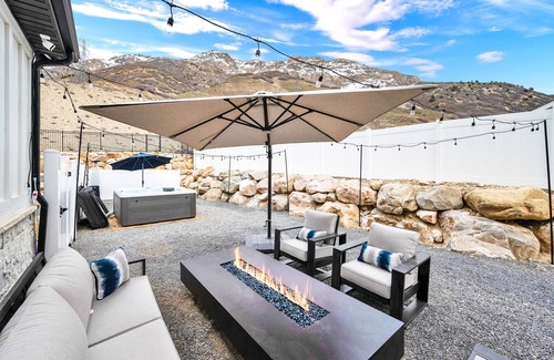 North Ogden House | Quiet mountain retreat with hiking and biking trails, walking distance away.