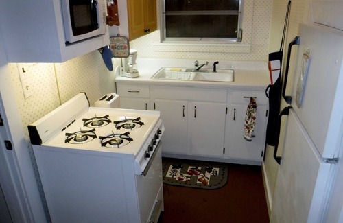 Biloxi Apartment | Quiet neighborhood near beaches, bayou and historic downtown Ocean Springs.