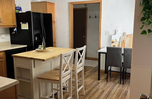 Lebanon House | Quiet Neighborhood, Close to Amenties, Lots of Outdoor spaces