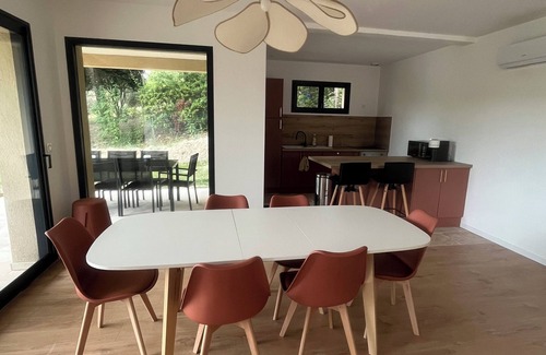 Pierrevert House | Quiet new house in the heart of Provence