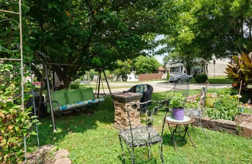 The Nations House | Quiet Oasis w Pool - 10 min to Dwntwn