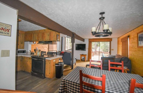 Cle Elum Cabin | Quiet Pet Friendly Cabin @ Lake Cle Elum-Owner operated! Updated: New hot tub!