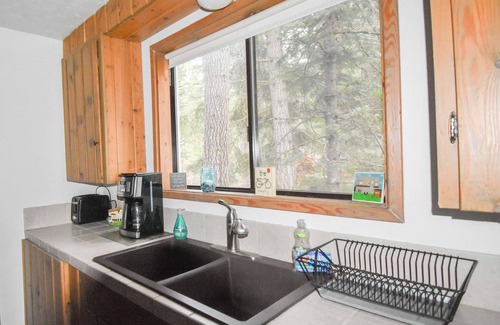 Cle Elum Cabin | Quiet Pet Friendly Cabin @ Lake Cle Elum-Owner operated! Updated: New hot tub!