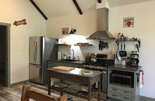 Strawberry Apartment | Quiet, Private,Treehouse Feel. Cozy up at Emma’s Loft in beautiful Strawberry Az