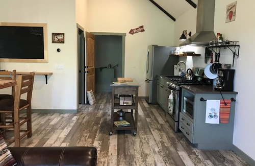 Strawberry Apartment | Quiet, Private,Treehouse Feel. Cozy up at Emma’s Loft in beautiful Strawberry Az