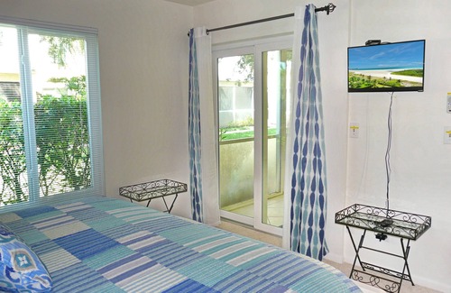 Marco Island Condo | Quiet, relaxing condo w/ heated pool just a short drive from the beach