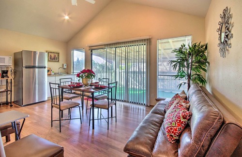 Northside Apartment | Quiet Rental w/Balcony: 14 Mi to Downtown Houston