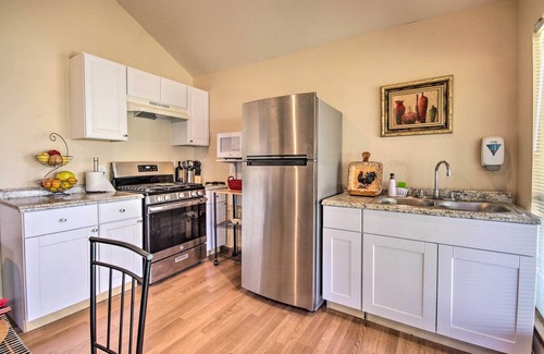 Northside Apartment | Quiet Rental w/Balcony: 14 Mi to Downtown Houston