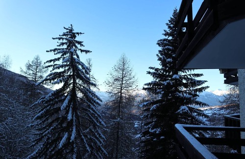 Les Orres Apartment | Quiet residence in an unspoilt setting.