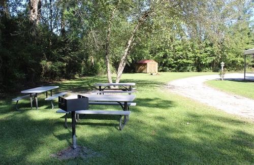 Chocowinity House | Quiet Retreat Outside Greenville: "Las Flores"