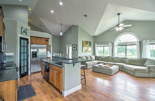Audubon House | Quiet Retreat w/Kayak & Patio, Walk to Lake!