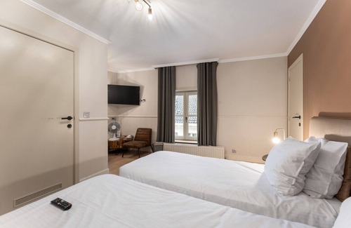 Historical Center Bruges Hotel | Quiet Room in Historical Setting