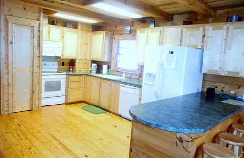 Shenandoah Cabin | Quiet Secluded 'Hilltop Log Cabin' Get Away Vacation Cabin Rental with King Bed!