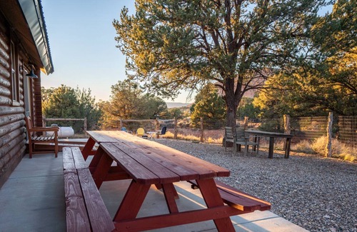 Kanab Cabin | Quiet Shelters Authentic Log Cabin Refuge