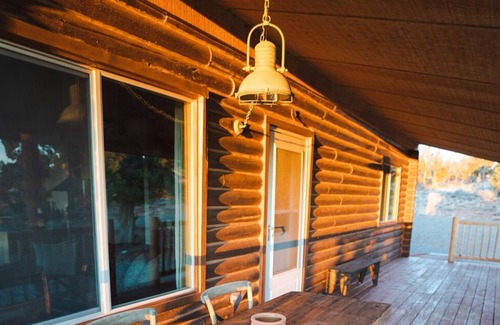 Kanab Cabin | Quiet Shelters Authentic Log Cabin Refuge