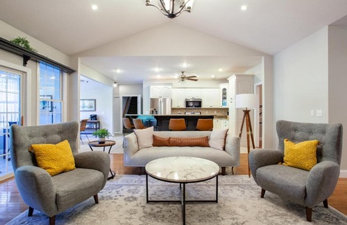 Townsend House | Quiet Side Retreat Hot Tub Fire pit Fireplace