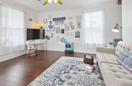 Waveland Cottage | Quiet small Cottage , 5 minutes from the beach!