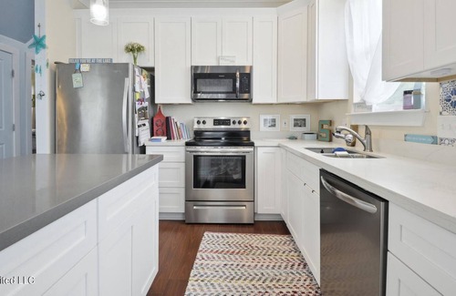 Waveland Cottage | Quiet small Cottage , 5 minutes from the beach!
