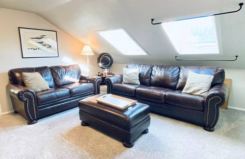 South Salt Lake Apartment | Quiet Spacious Hideaway for 30 + days, 1 bedroom-Queen nLR Sofa BednGreat Value