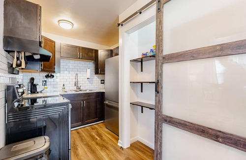 Nashville House | Quiet stay close to downtown with enclosed yard, games, smart TVs, W/D, & AC