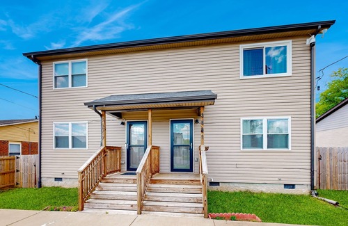 Nashville House | Quiet stay close to downtown with enclosed yard, games, smart TVs, W/D, & AC