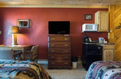Rice Lake Cabin | Quiet stay on the lake in Room 14 - The Chippewa Lodge - Curriers Lakeview Lodge