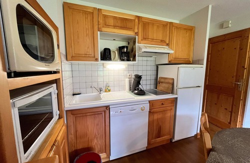 Samoens Apartment | Quiet T2 apartment with balcony, near ski bus and village