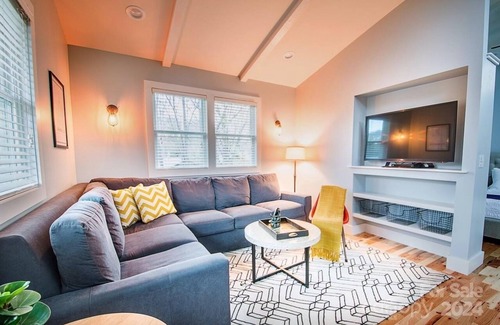 Five Points Cottage | Quiet Tiny Home Walking Distance to Downtown