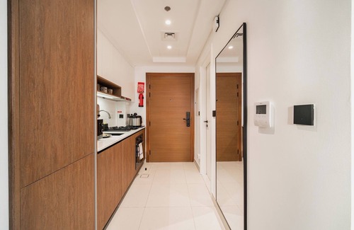 Dubai Apartment | Quiet Top-Floor Studio Near Metro + Baby Gear