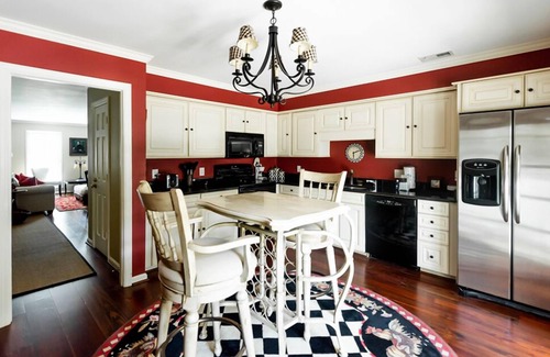 Historic Downtown Savannah House | Quiet Townhome One Block From Forsyth Park by Lucky Savannah
