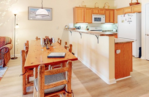 Truckee House | Quiet Townhouse in Ideal Truckee Location w/Pool, Hot Tub & Sauna