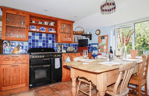 Saint Kew Cottage | QUIET TREES, pet friendly, with open fire in St Kew Highway