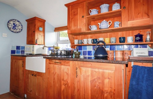 Saint Kew Cottage | QUIET TREES, pet friendly, with open fire in St Kew Highway
