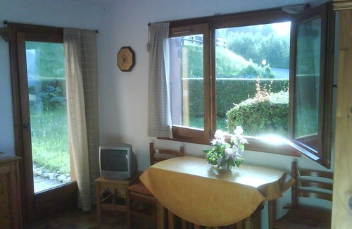 Combloux Apartment | Quiet two-room apartment near the village with view of the Aravis mountains.