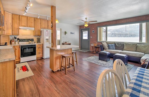 Valley House | Quiet Valley Escape: Steps to Waitts Lake!