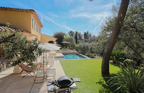 Antibes Villa | Quiet villa 10' from the center
