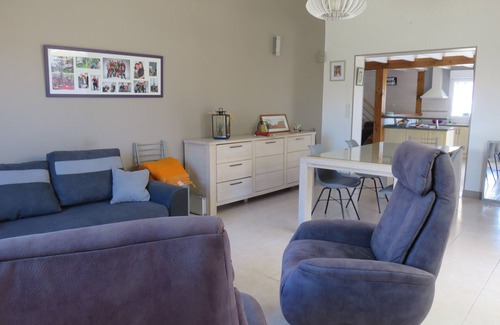 Longeville-sur-Mer House | Quiet villa with enclosed garden. Furnished 3*. Center 400 m away. Pets allowed