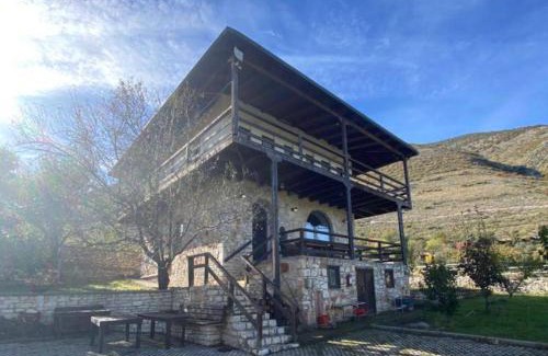 Sinje Apartment | Quiet Villa Near Berat - Scenic Balcony & Garden